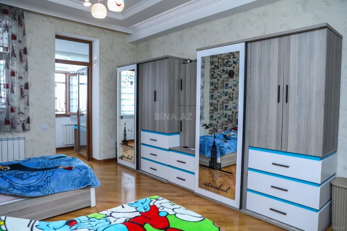 Satılır 10 otaqlı həyət evi 1000 m²