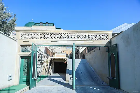 Satılır 10 otaqlı həyət evi 1000 m²