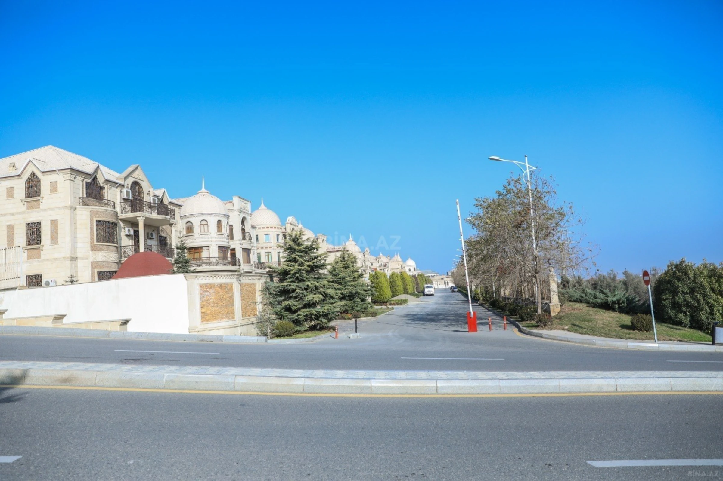 Satılır 10 otaqlı həyət evi 1000 m²