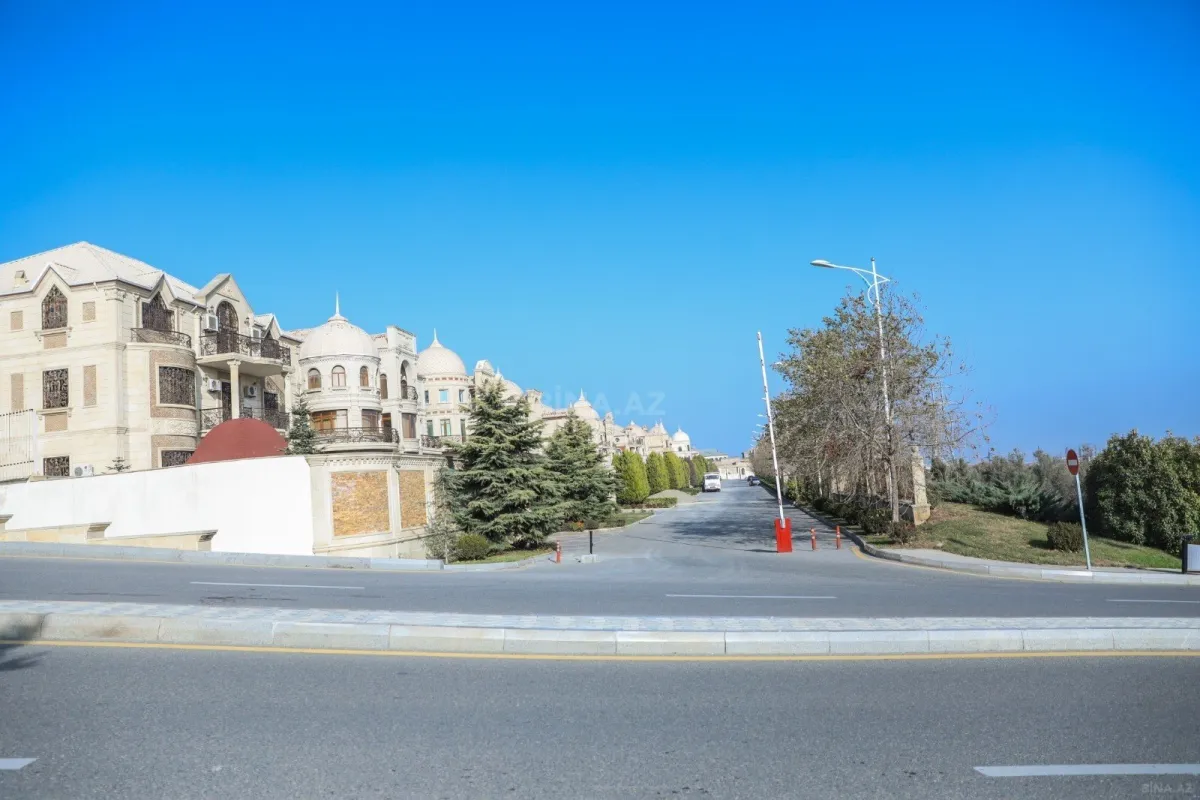 Satılır 10 otaqlı həyət evi 1000 m²