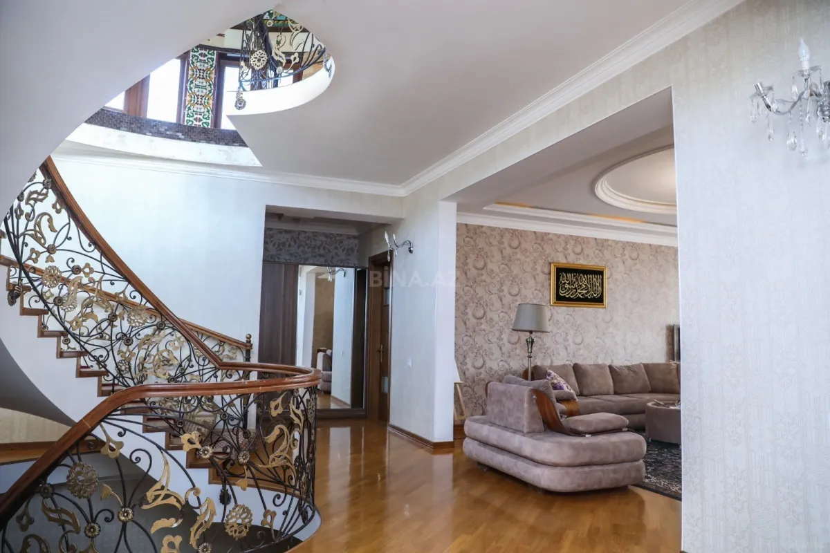 Satılır 10 otaqlı həyət evi 1000 m²