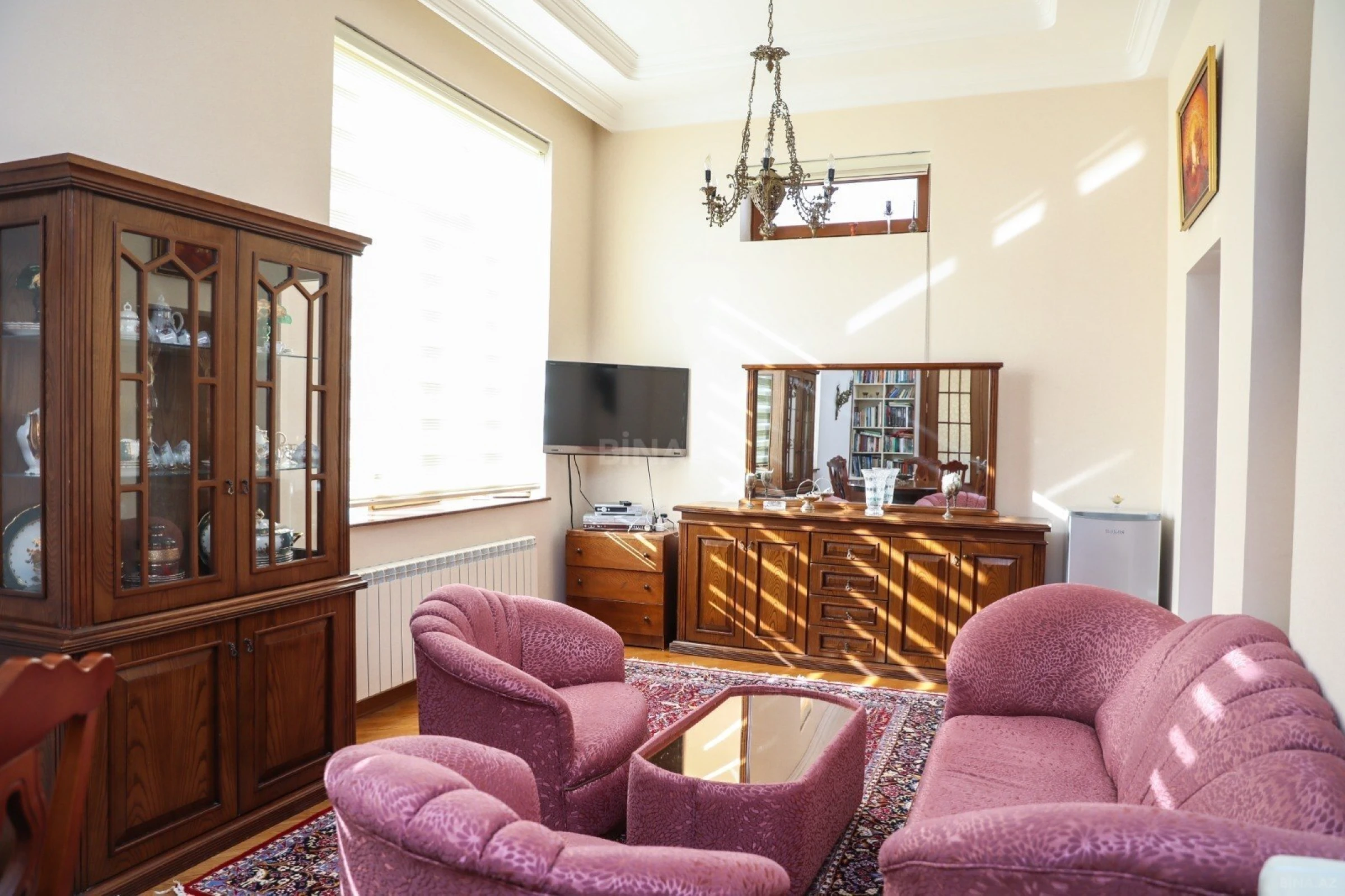 Satılır 10 otaqlı həyət evi 1000 m²