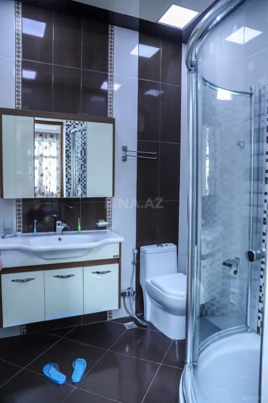 Satılır 10 otaqlı həyət evi 1000 m²