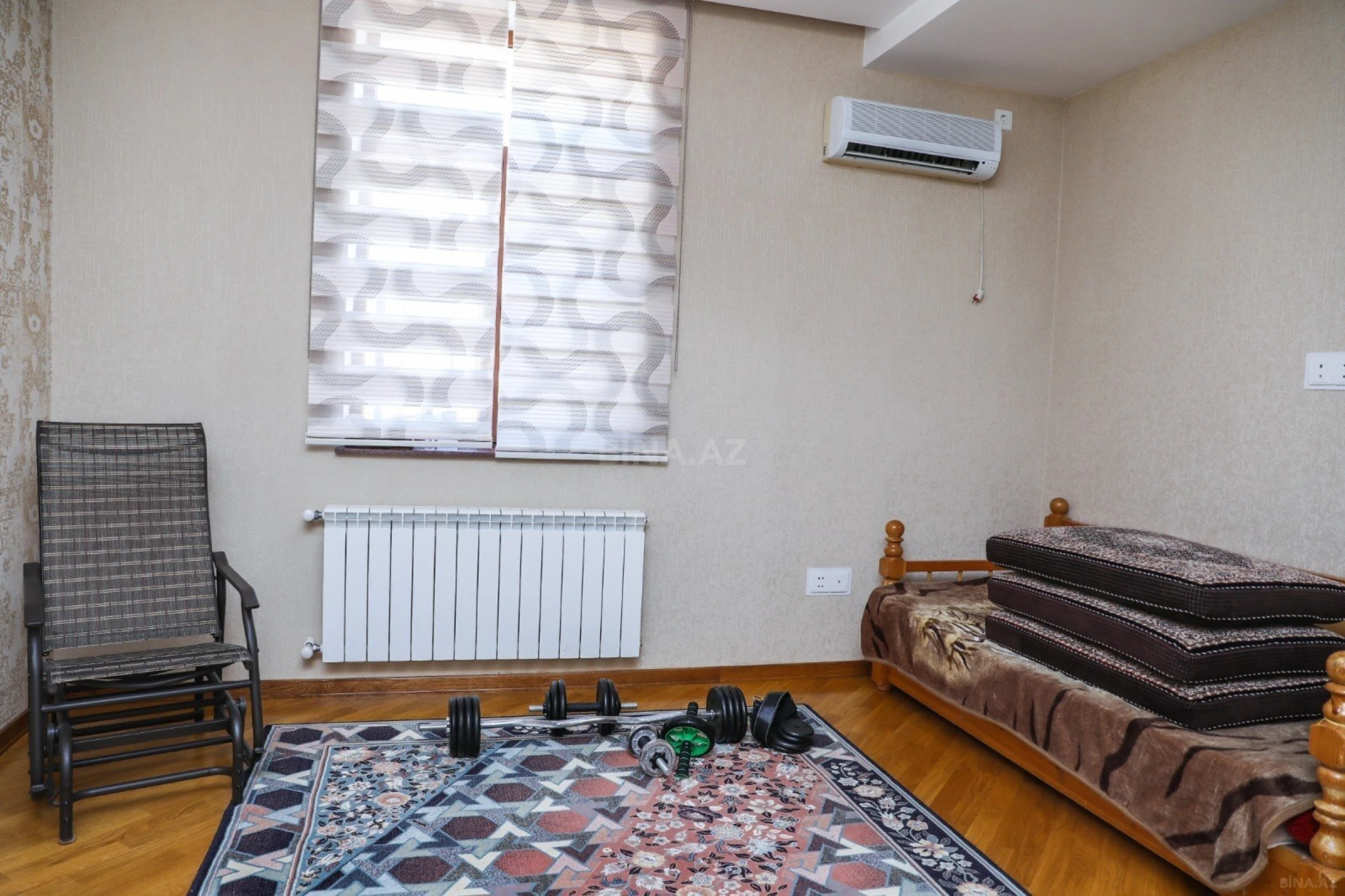 Satılır 10 otaqlı həyət evi 1000 m²