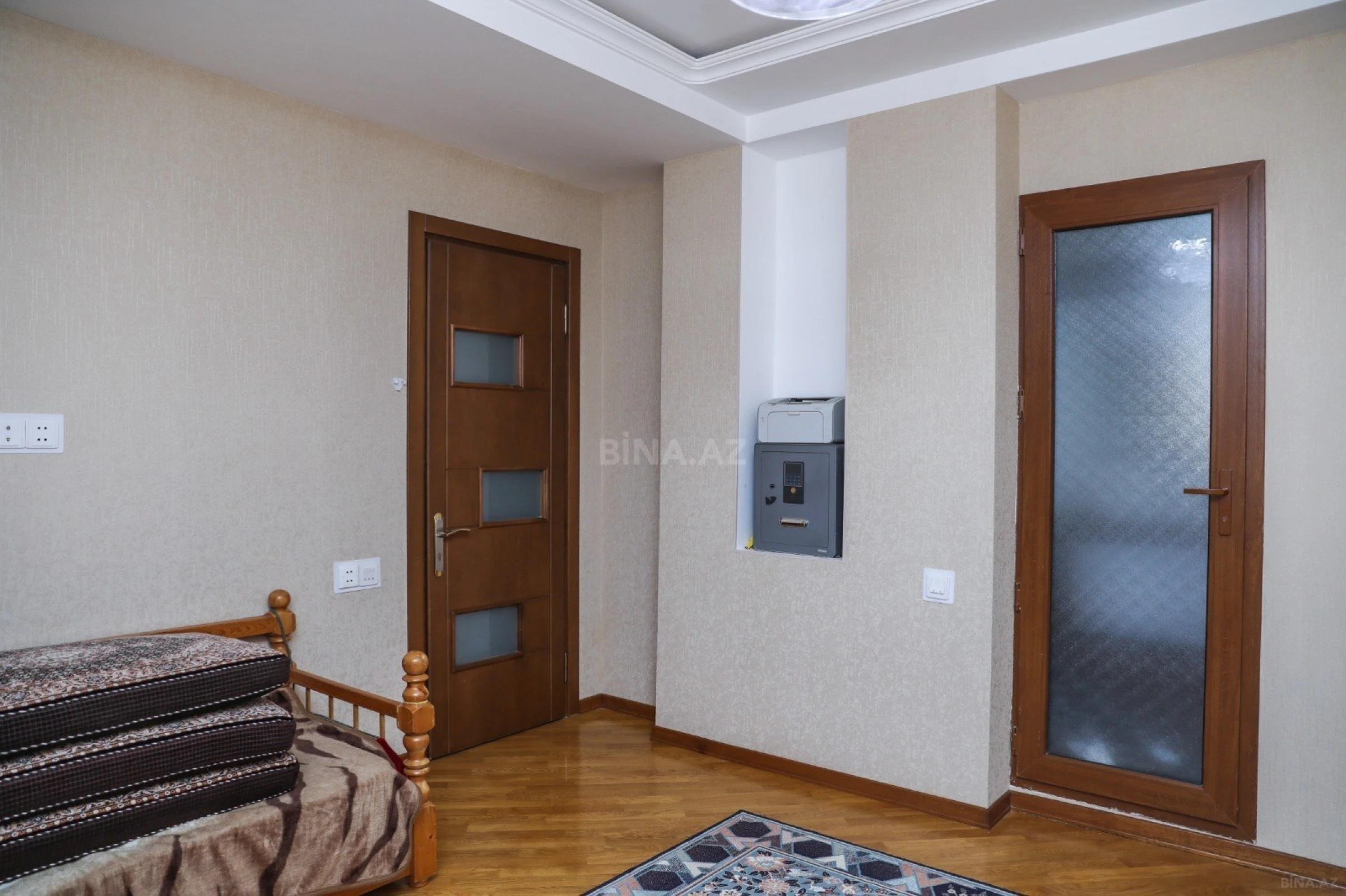 Satılır 10 otaqlı həyət evi 1000 m²