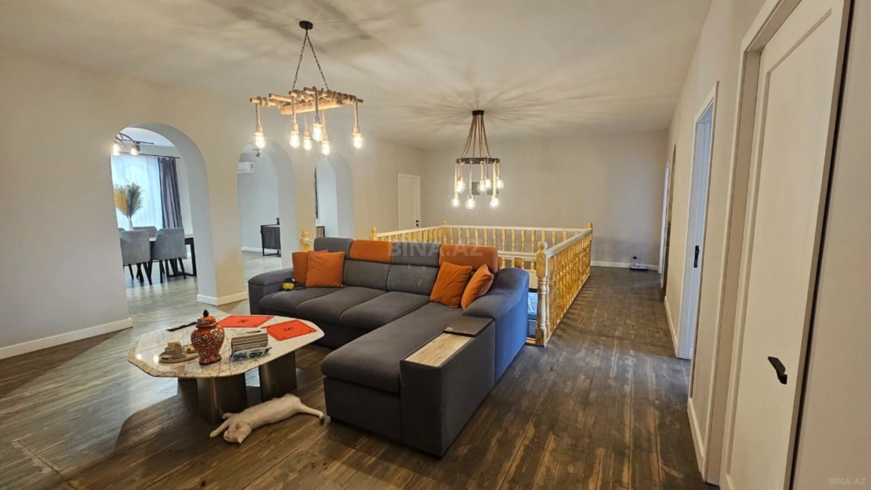 Kirayə verilir 8 otaqlı ofis 400 m²