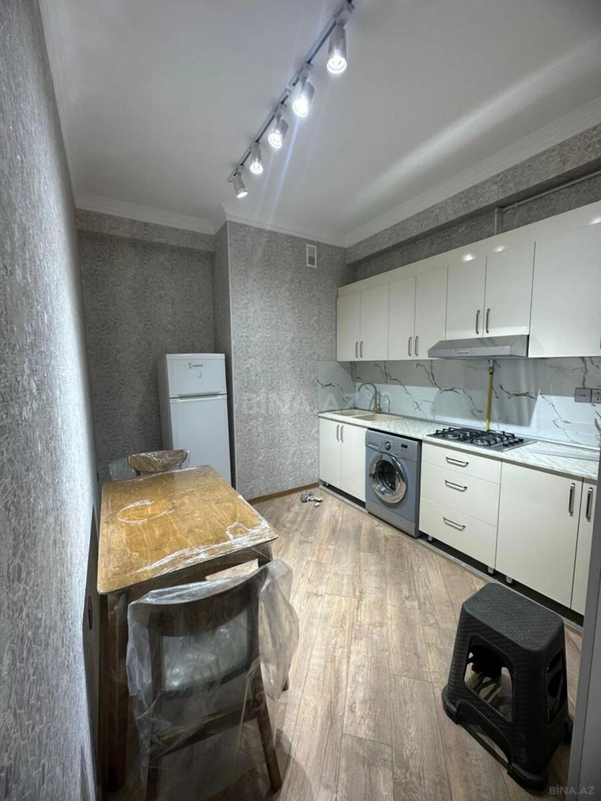 Kirayə verilir 2 otaqlı mənzil 65 m²