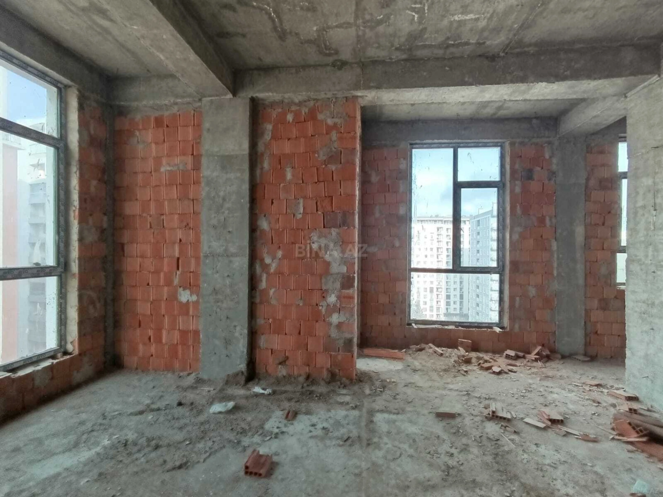 Satılır 3 otaqlı mənzil 117 m²