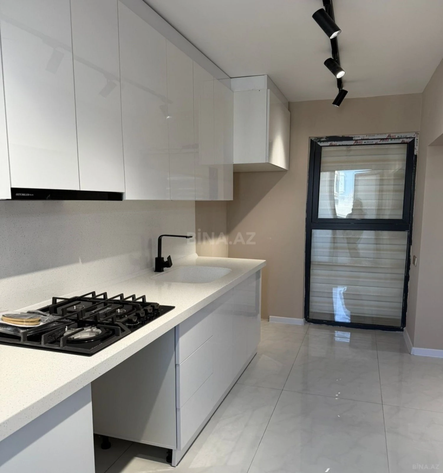 Satılır 3 otaqlı mənzil 105 m²