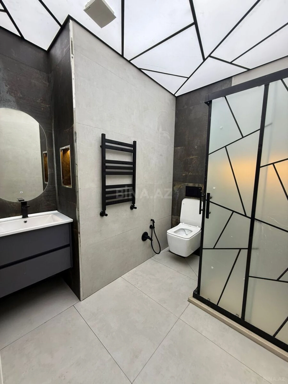 Satılır 3 otaqlı mənzil 105 m²