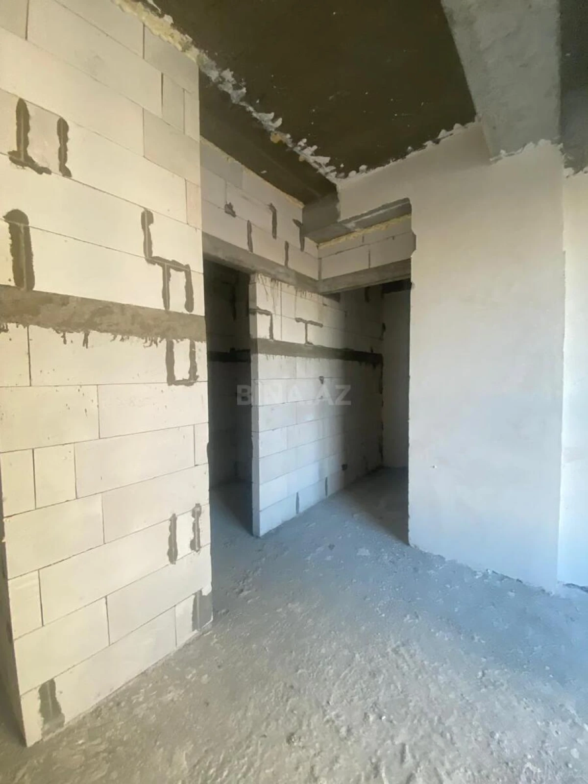 Satılır 4 otaqlı mənzil 177 m²
