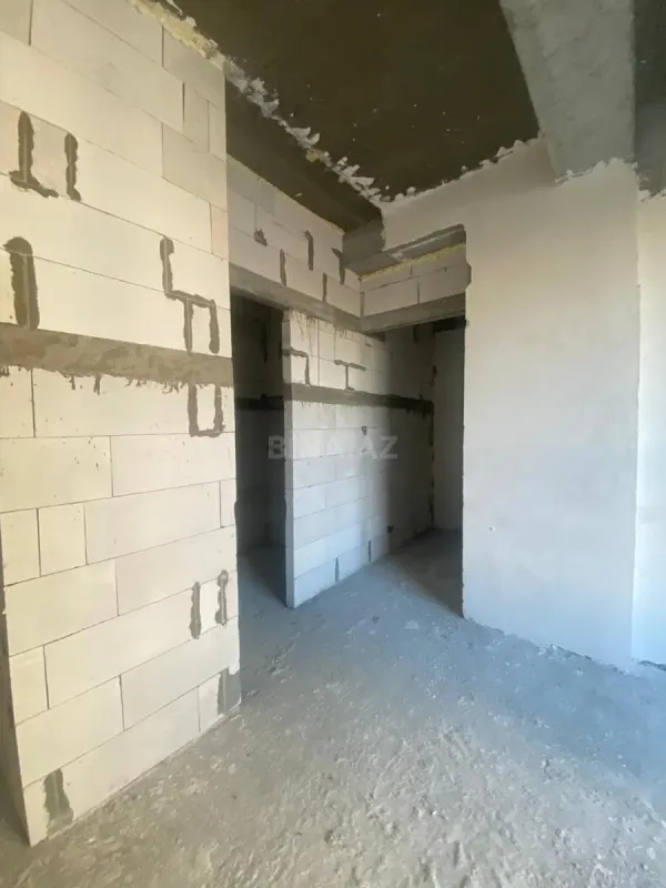 Satılır 4 otaqlı mənzil 177 m²