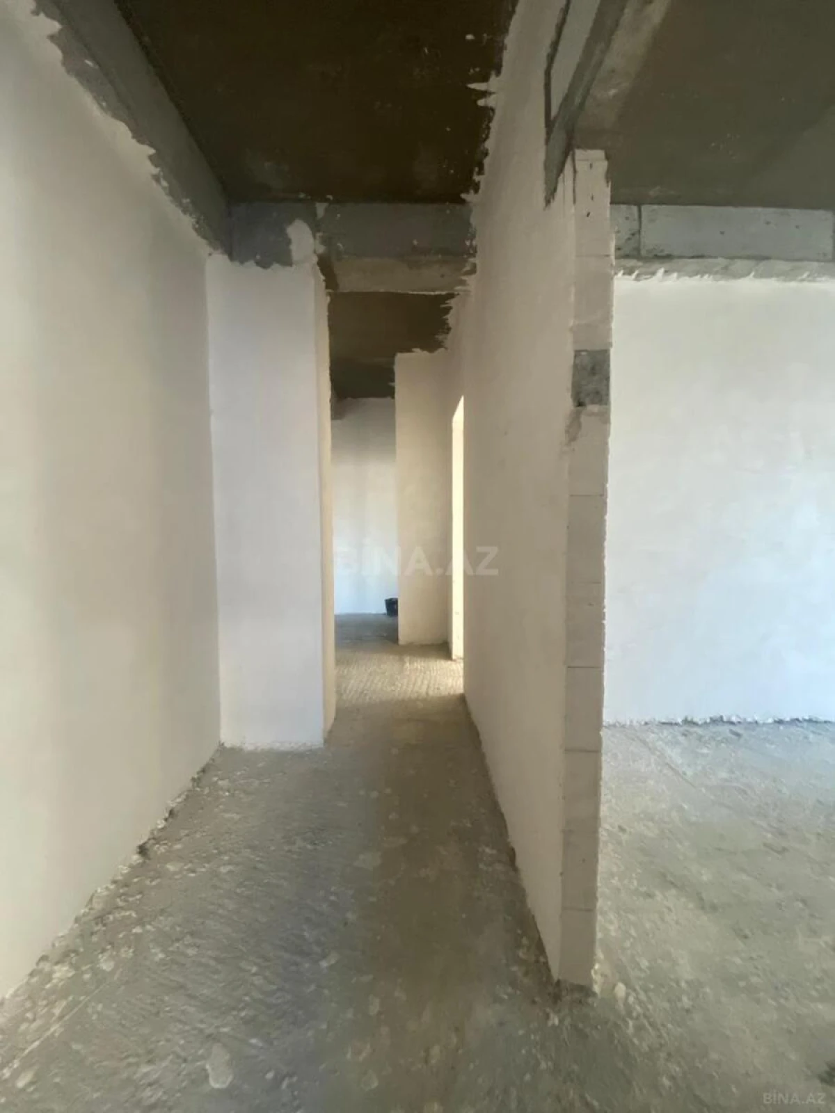 Satılır 4 otaqlı mənzil 177 m²