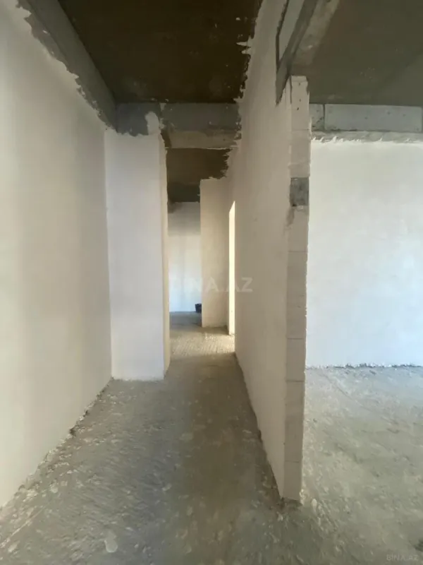Satılır 4 otaqlı mənzil 177 m²