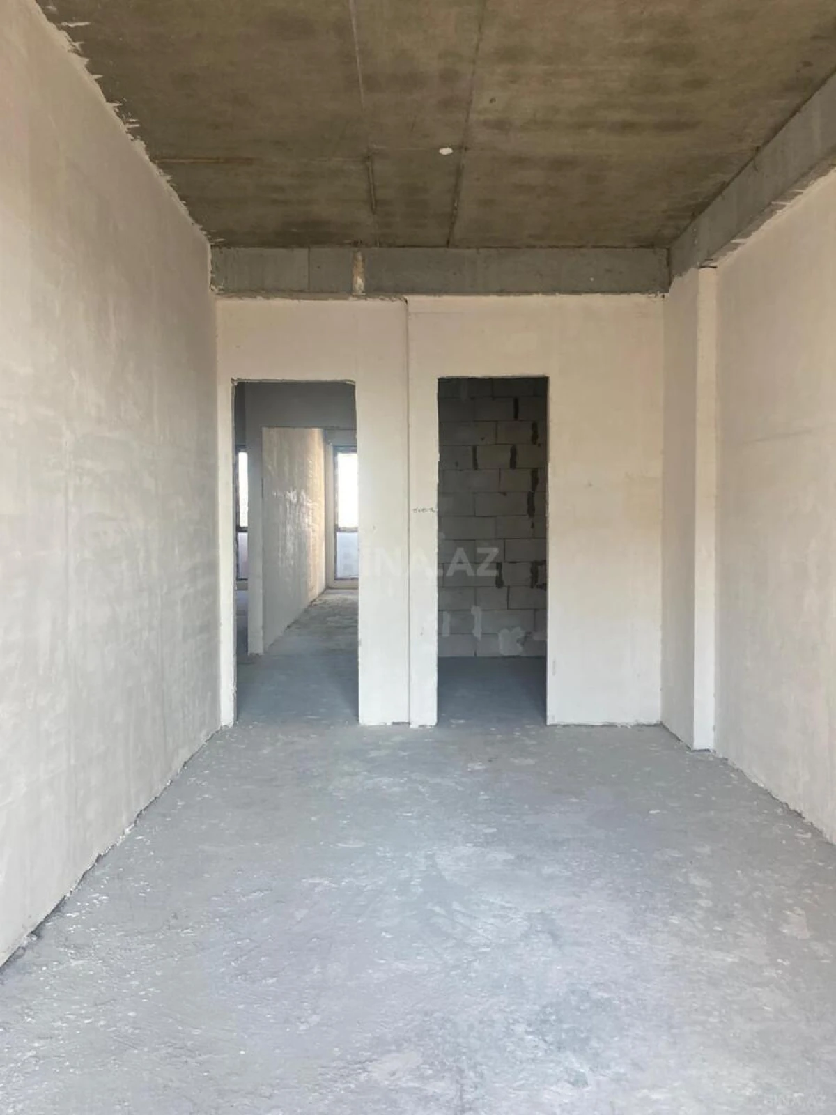 Satılır 4 otaqlı mənzil 177 m²
