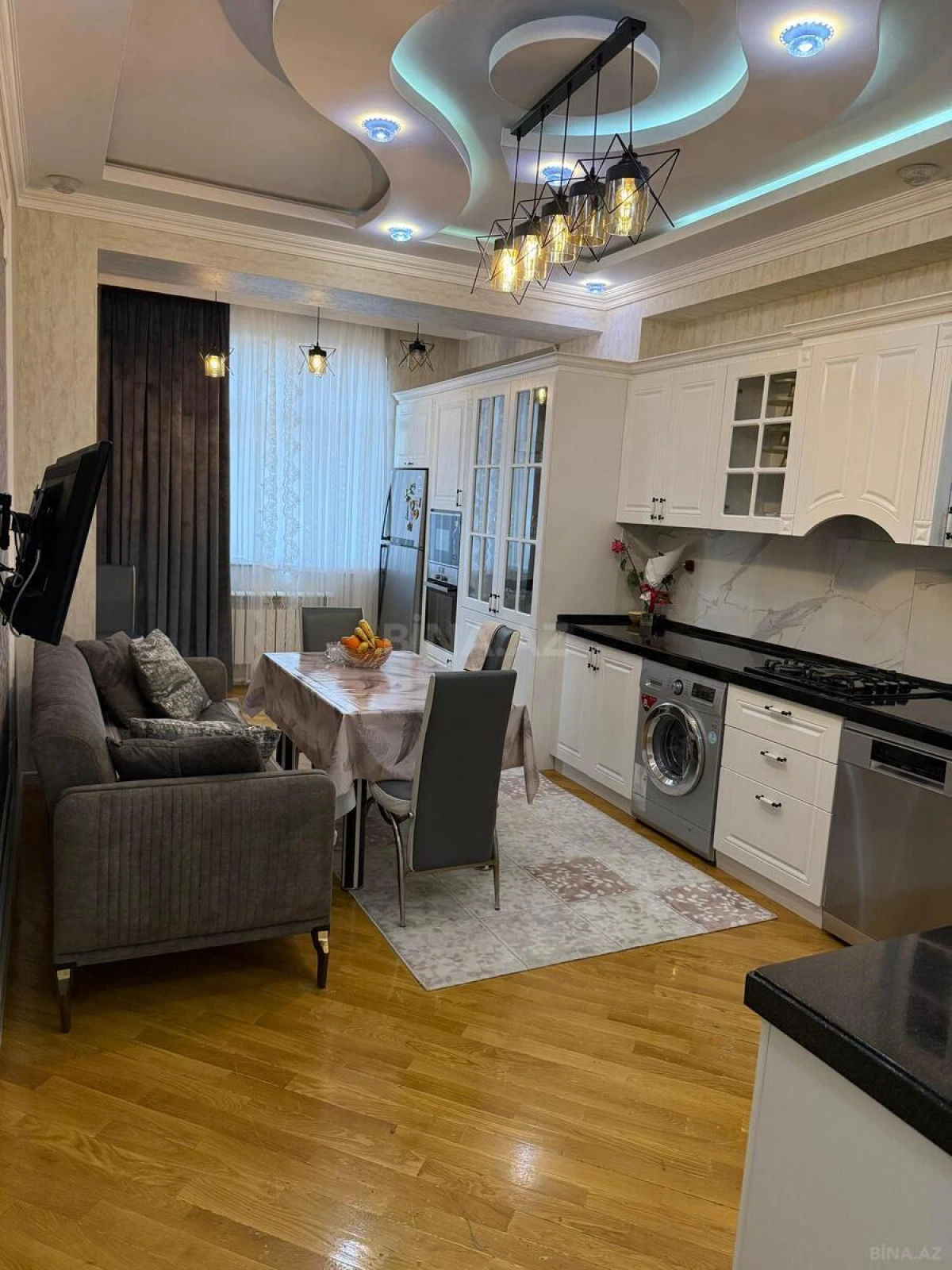 Satılır 4 otaqlı mənzil 161 m²