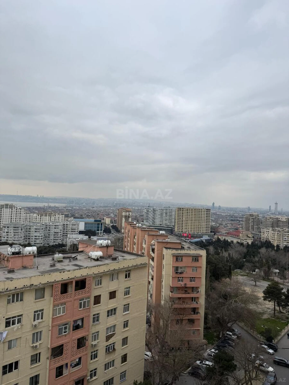 Satılır 4 otaqlı mənzil 161 m²