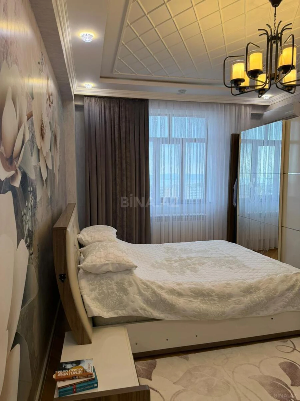 Satılır 4 otaqlı mənzil 161 m²