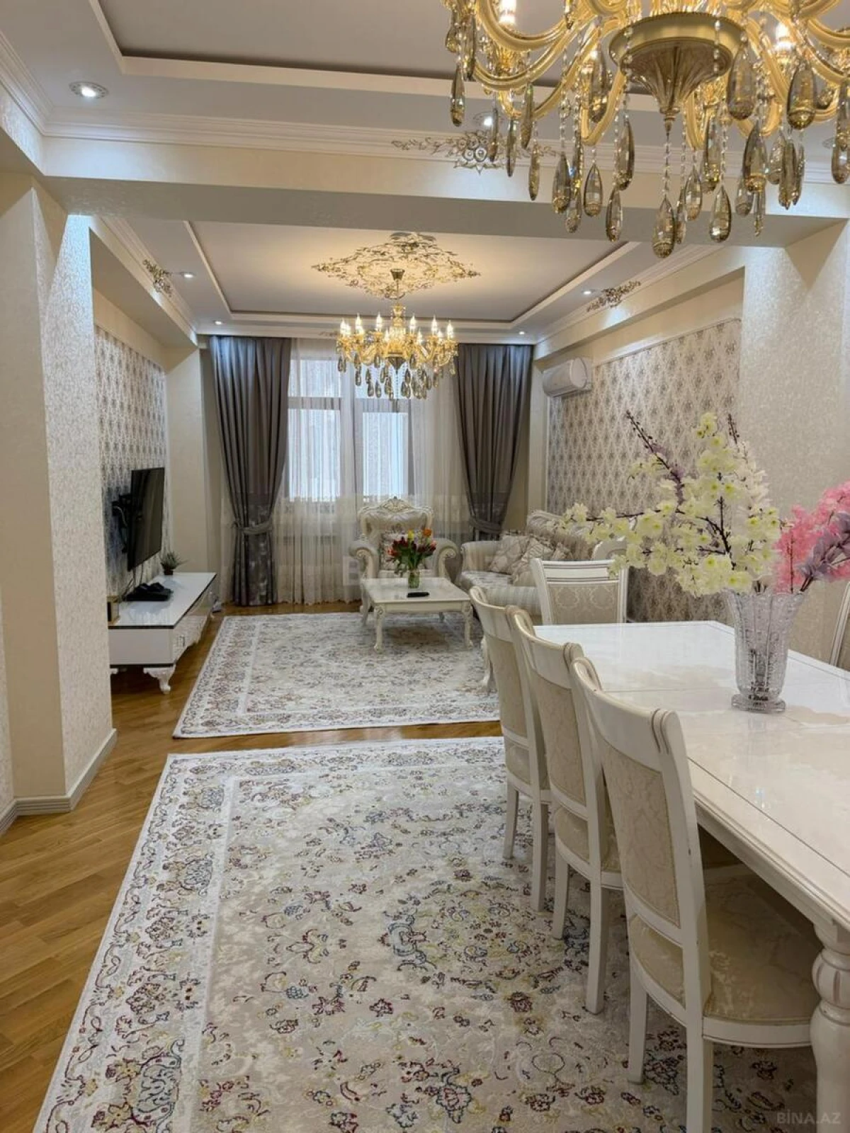 Satılır 4 otaqlı mənzil 161 m²