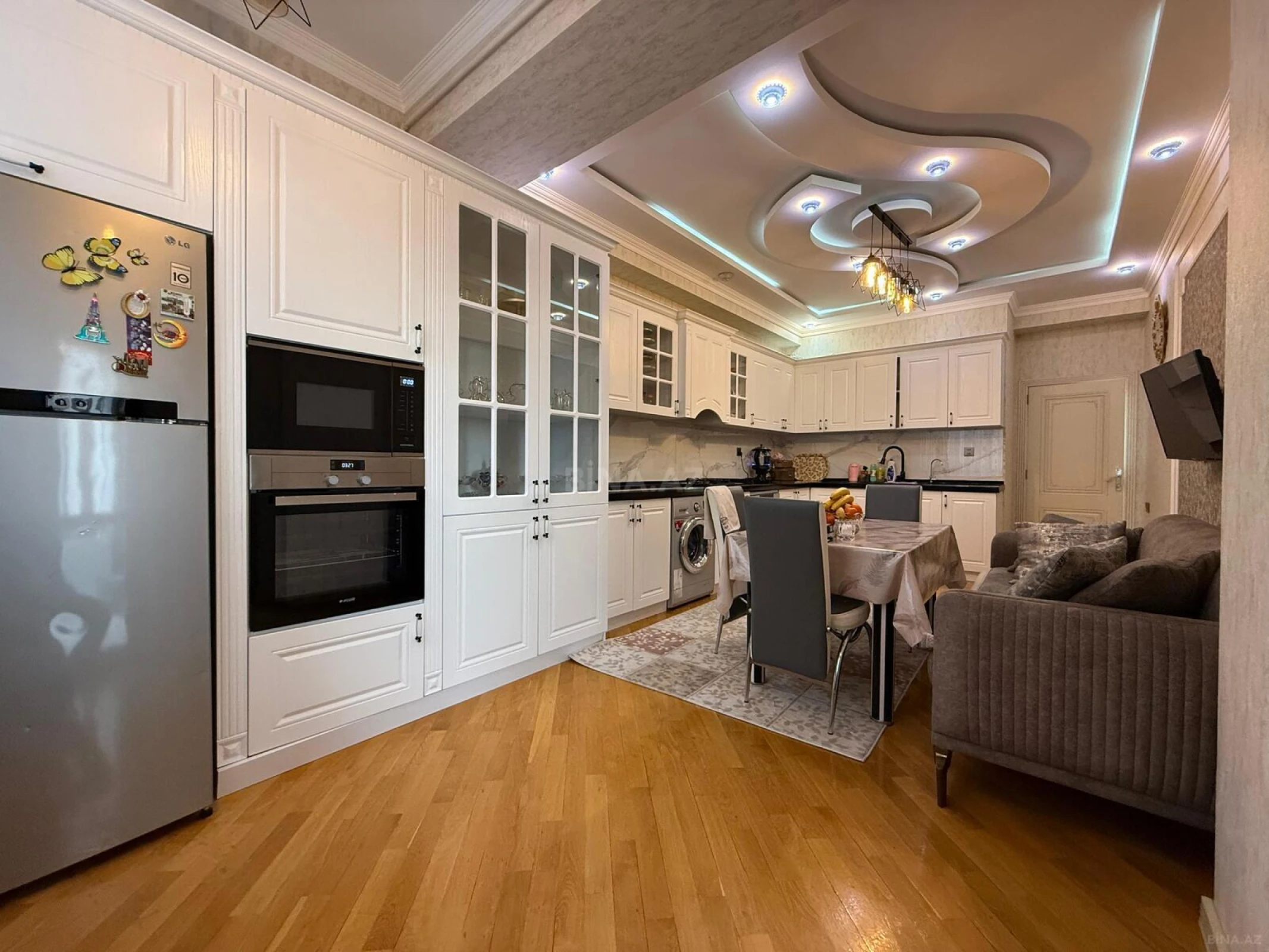 Satılır 4 otaqlı mənzil 161 m²