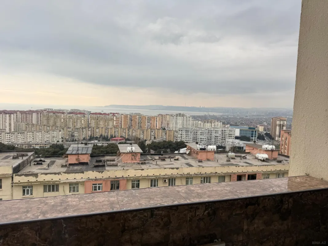 Satılır 4 otaqlı mənzil 161 m²