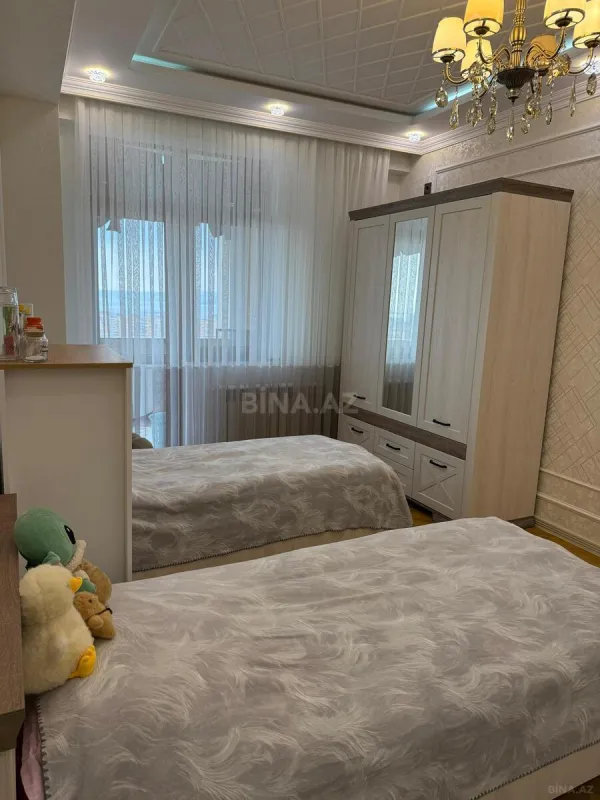 Satılır 4 otaqlı mənzil 161 m²