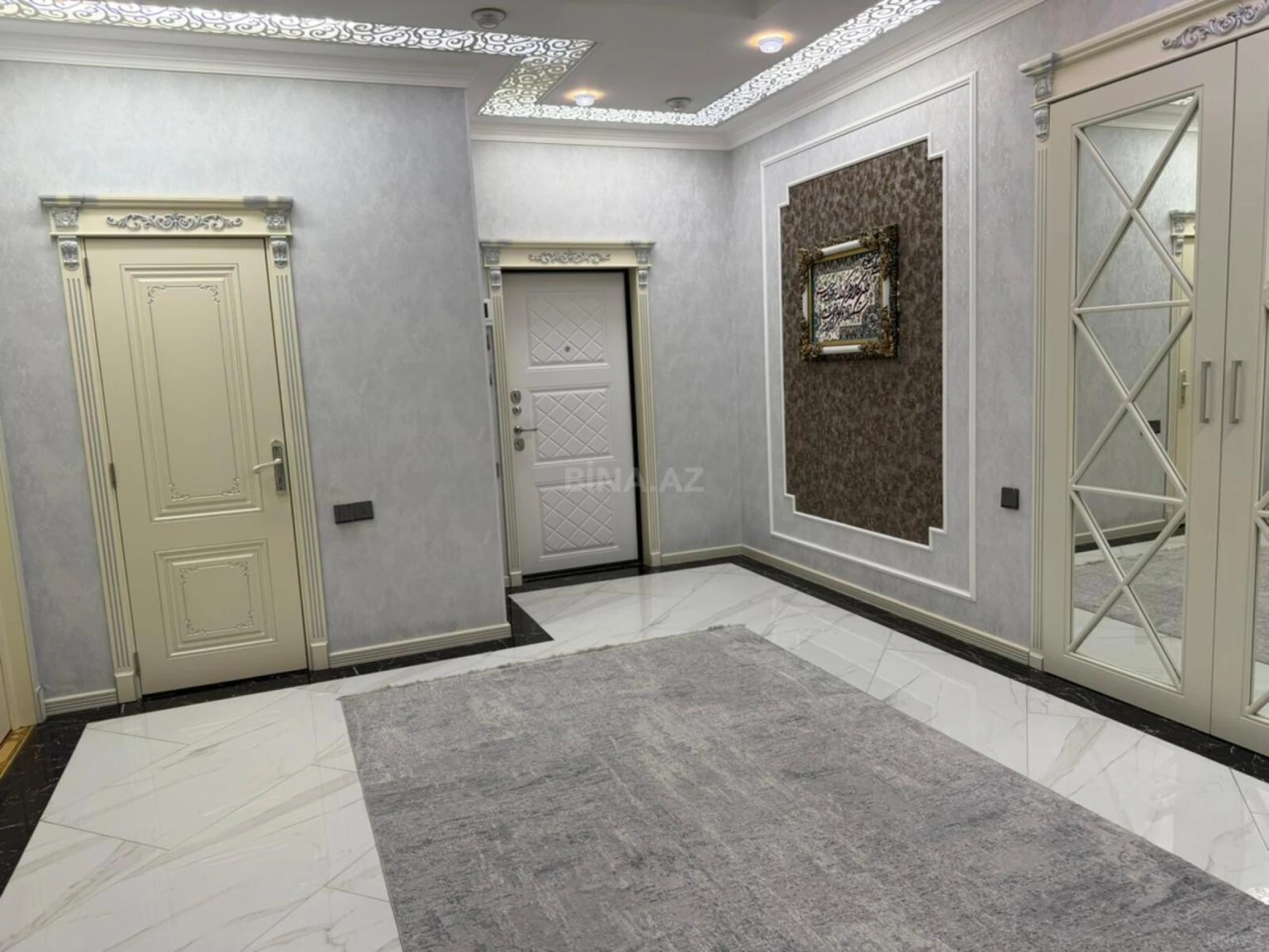 Satılır 4 otaqlı mənzil 161 m²
