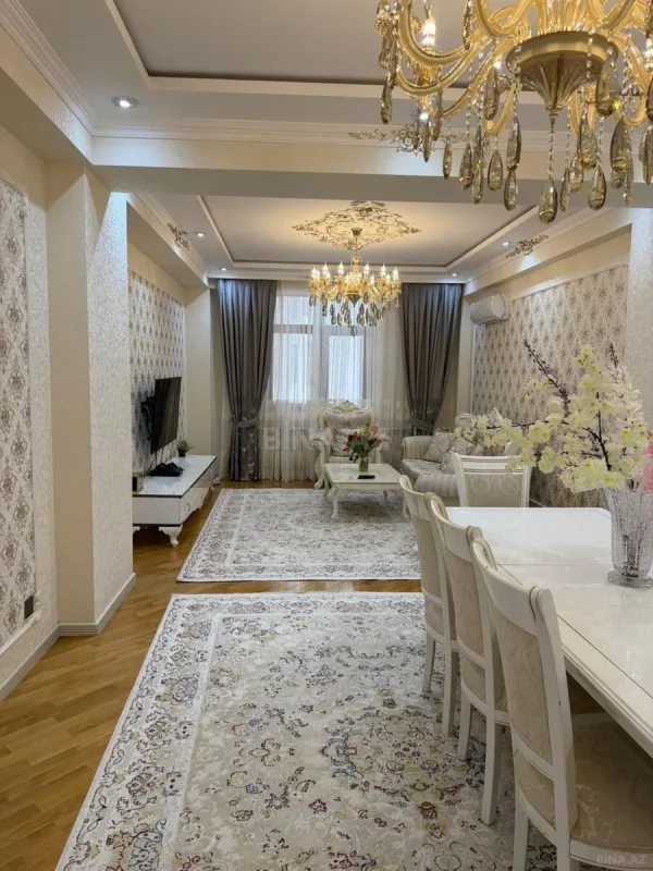 Satılır 4 otaqlı mənzil 161 m²