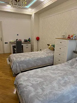 Satılır 4 otaqlı mənzil 161 m²