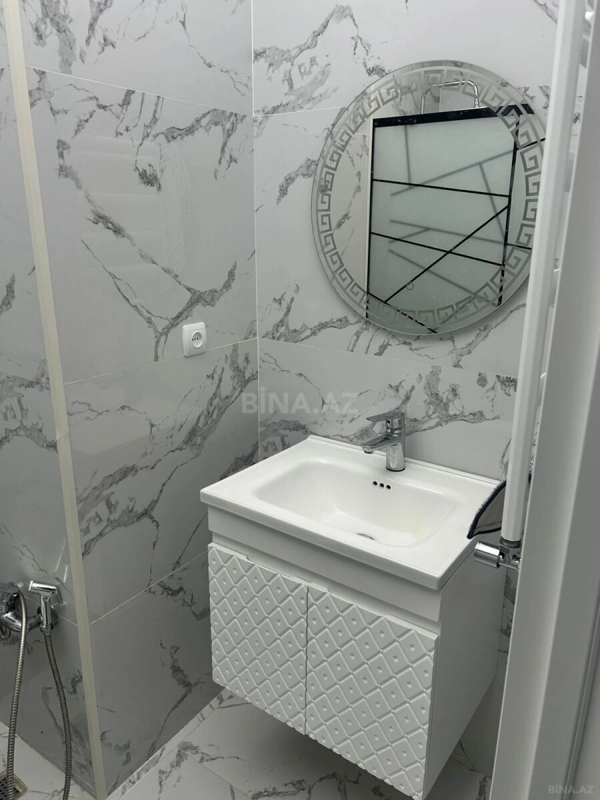 Kirayə verilir 2 otaqlı mənzil 77 m²