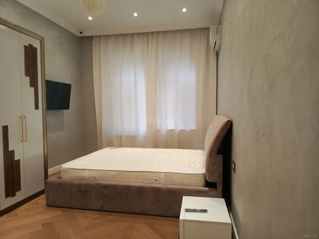 Kirayə verilir 3 otaqlı mənzil 170 m²