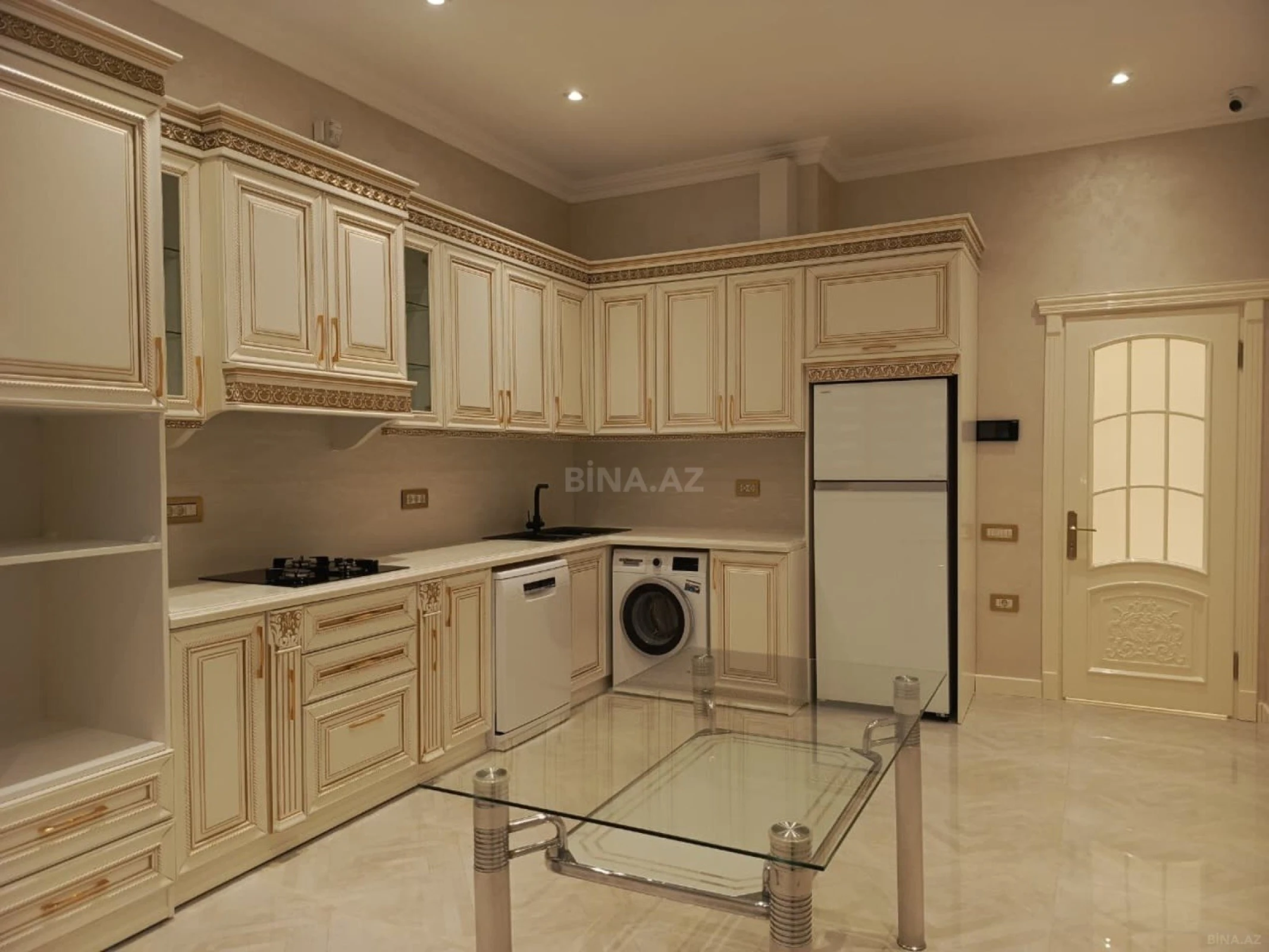 Kirayə verilir 3 otaqlı mənzil 170 m²