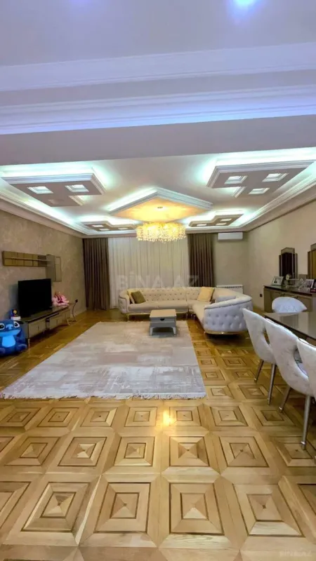 Satılır 4 otaqlı mənzil 247 m²