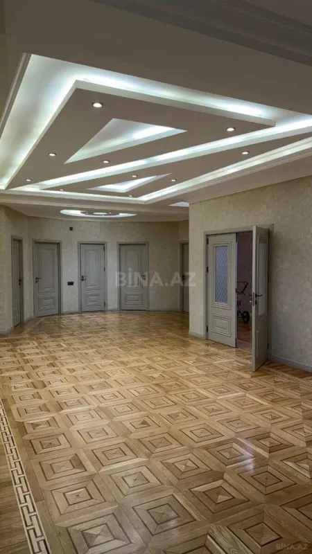 Satılır 4 otaqlı mənzil 247 m²