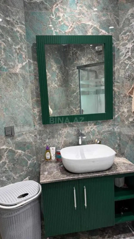 Satılır 4 otaqlı mənzil 247 m²