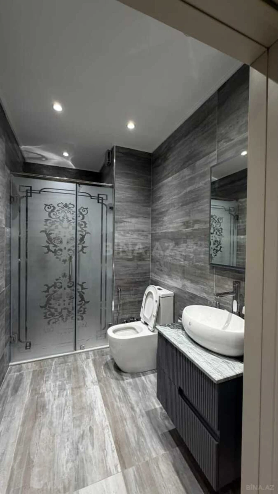 Satılır 4 otaqlı mənzil 247 m²