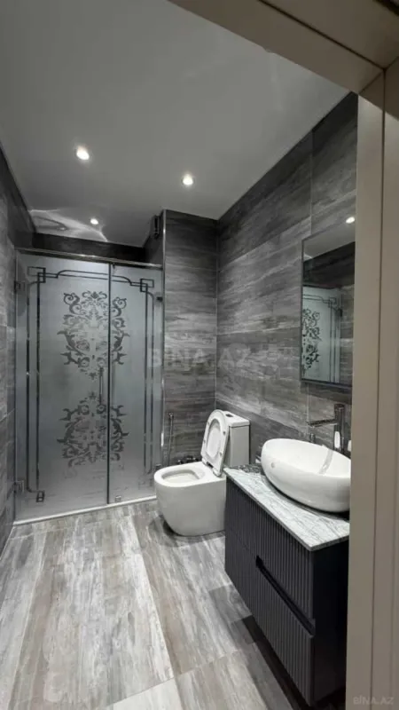 Satılır 4 otaqlı mənzil 247 m²