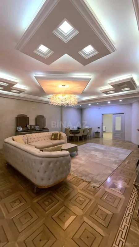 Satılır 4 otaqlı mənzil 247 m²