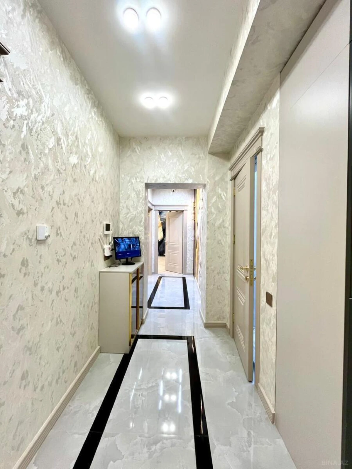 Satılır 3 otaqlı mənzil 110 m²