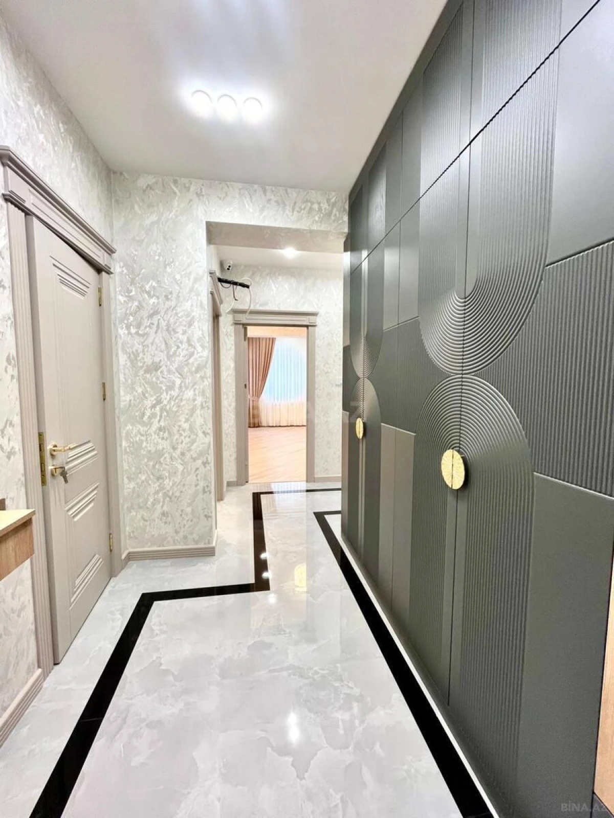 Satılır 3 otaqlı mənzil 110 m²