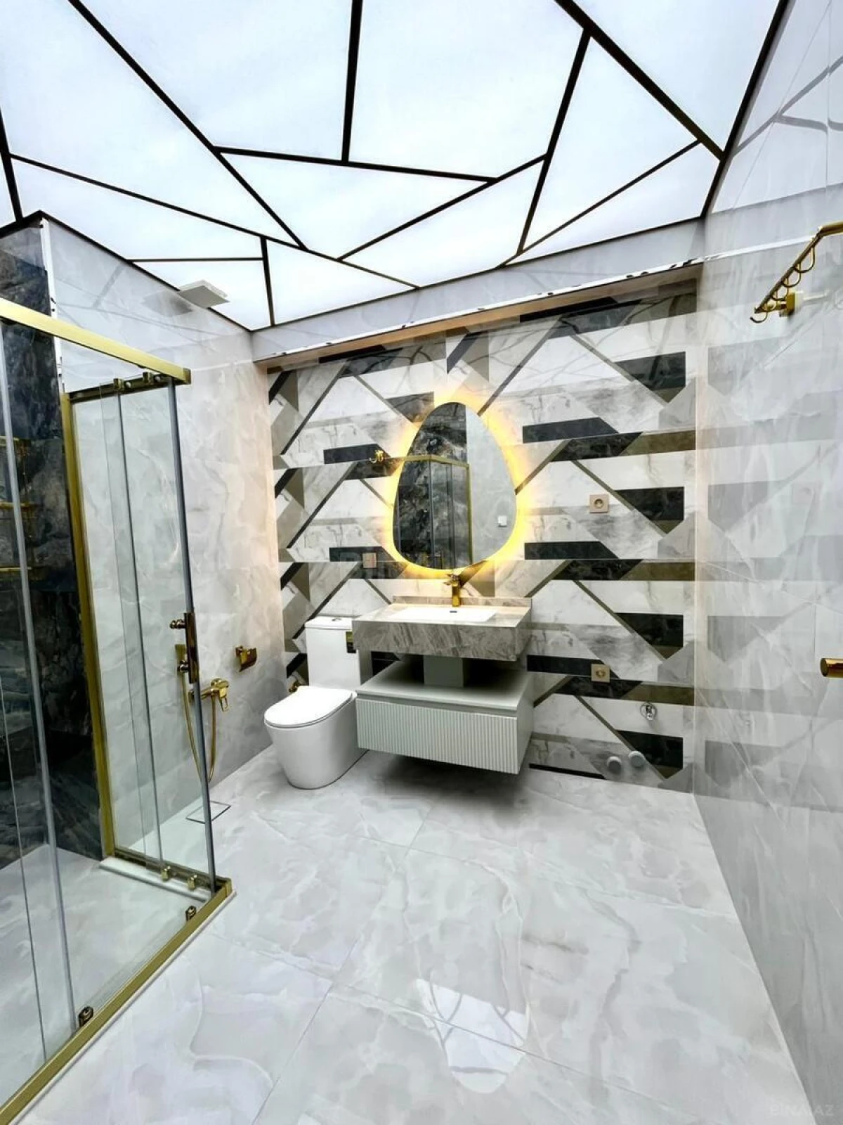 Satılır 3 otaqlı mənzil 110 m²