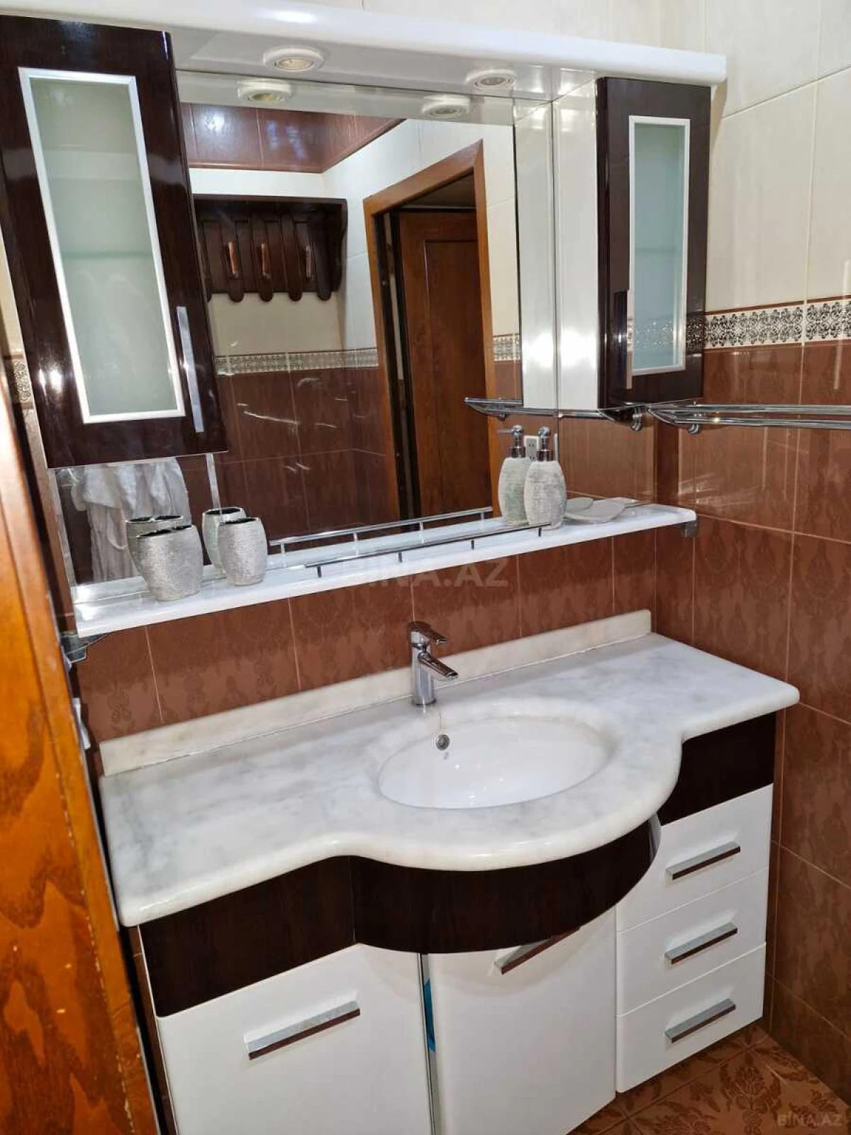 Kirayə verilir 3 otaqlı mənzil 150 m²