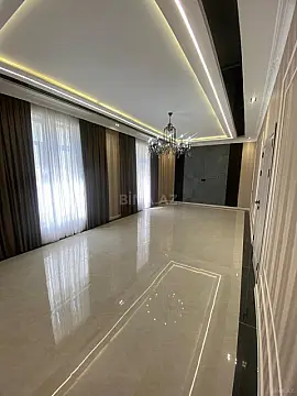 Satılır 5 otaqlı həyət evi 216 m²