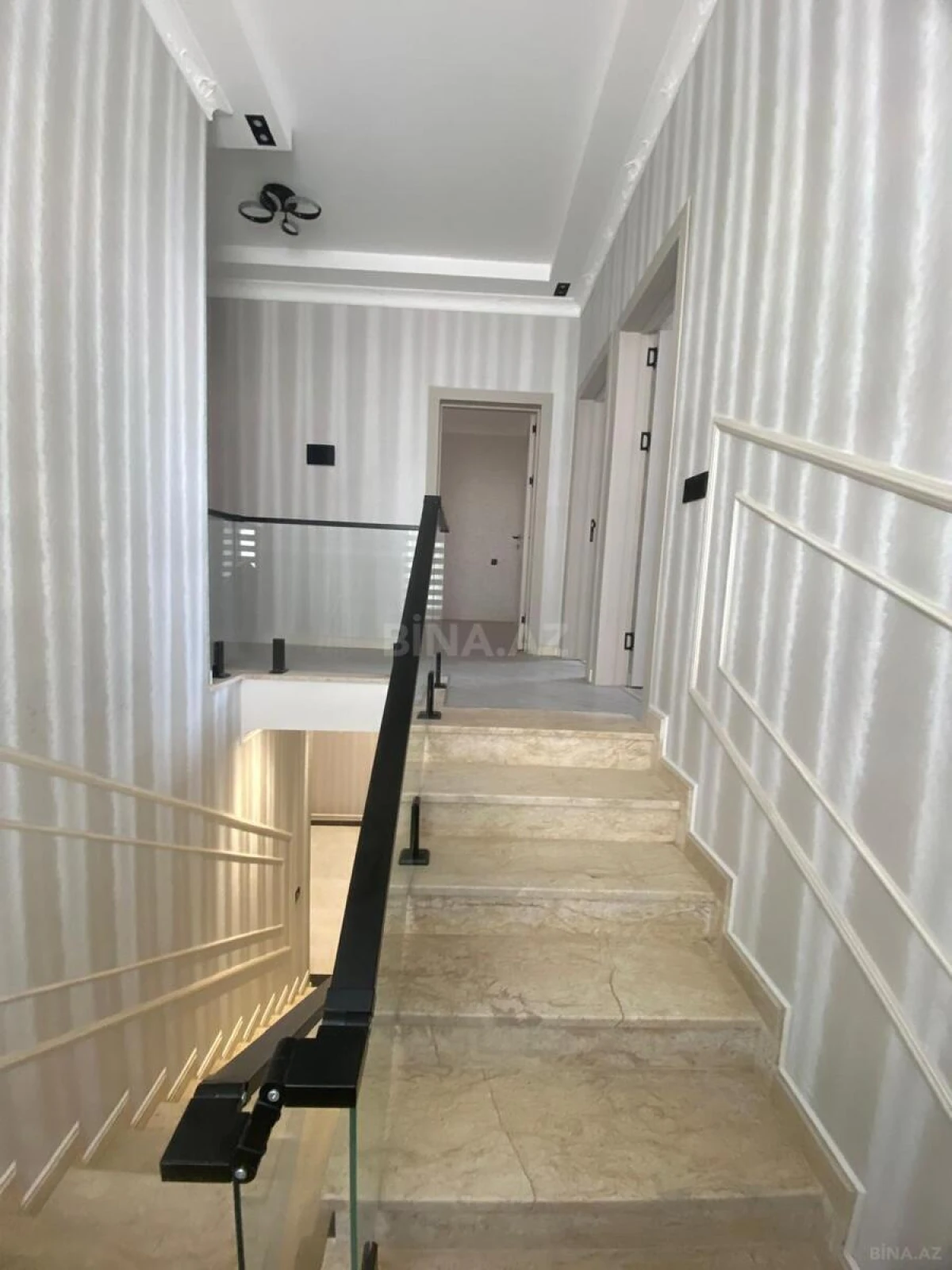 Satılır 5 otaqlı həyət evi 216 m²