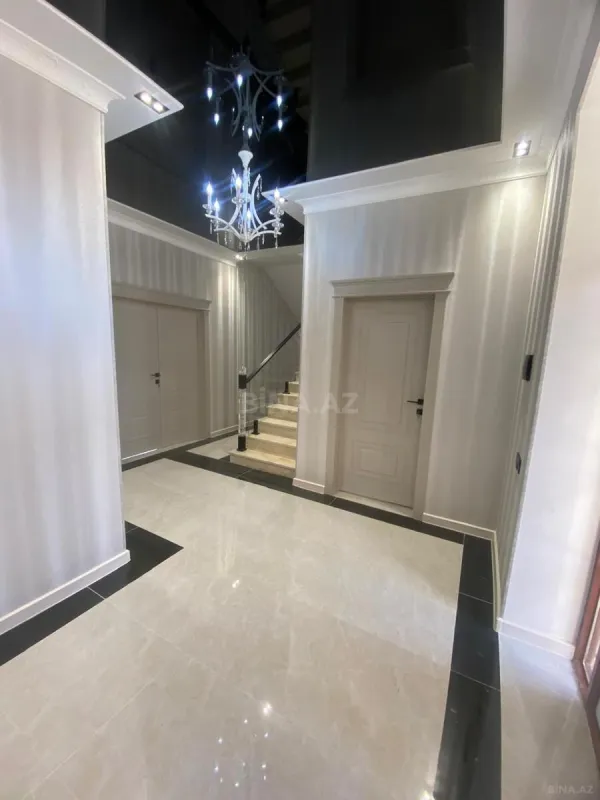 Satılır 5 otaqlı həyət evi 216 m²
