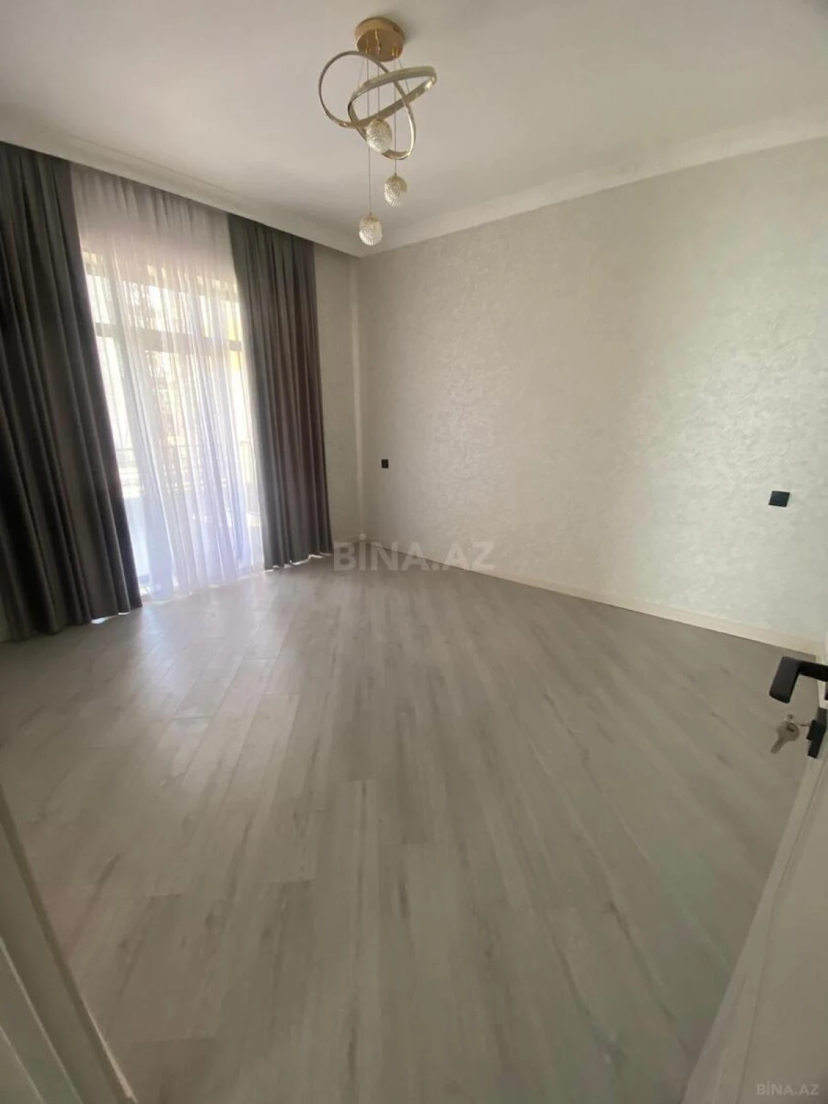 Satılır 5 otaqlı həyət evi 216 m²