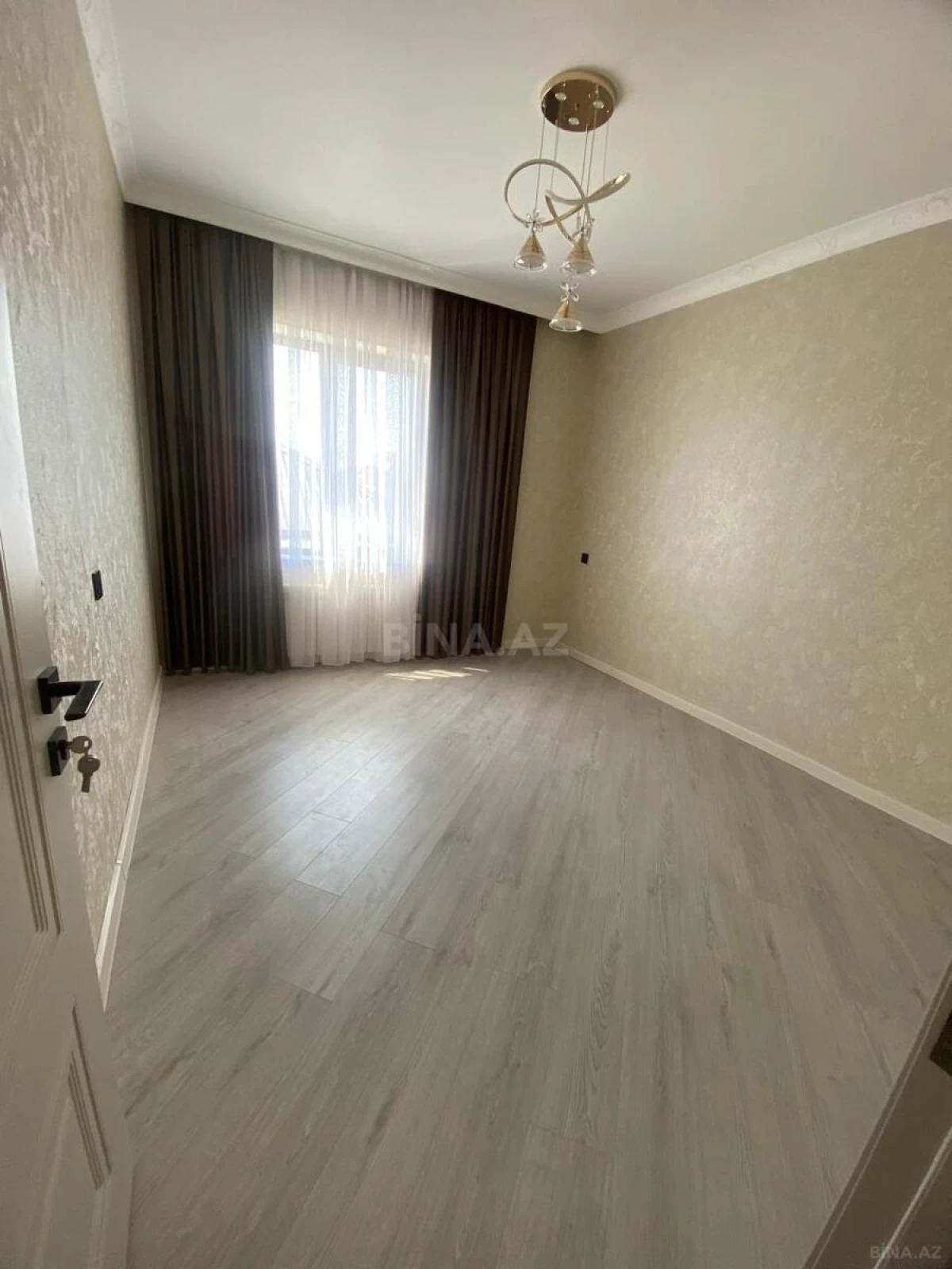 Satılır 5 otaqlı həyət evi 216 m²