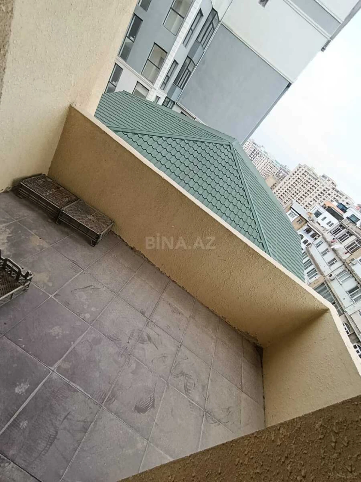Satılır 4 otaqlı mənzil 135 m²