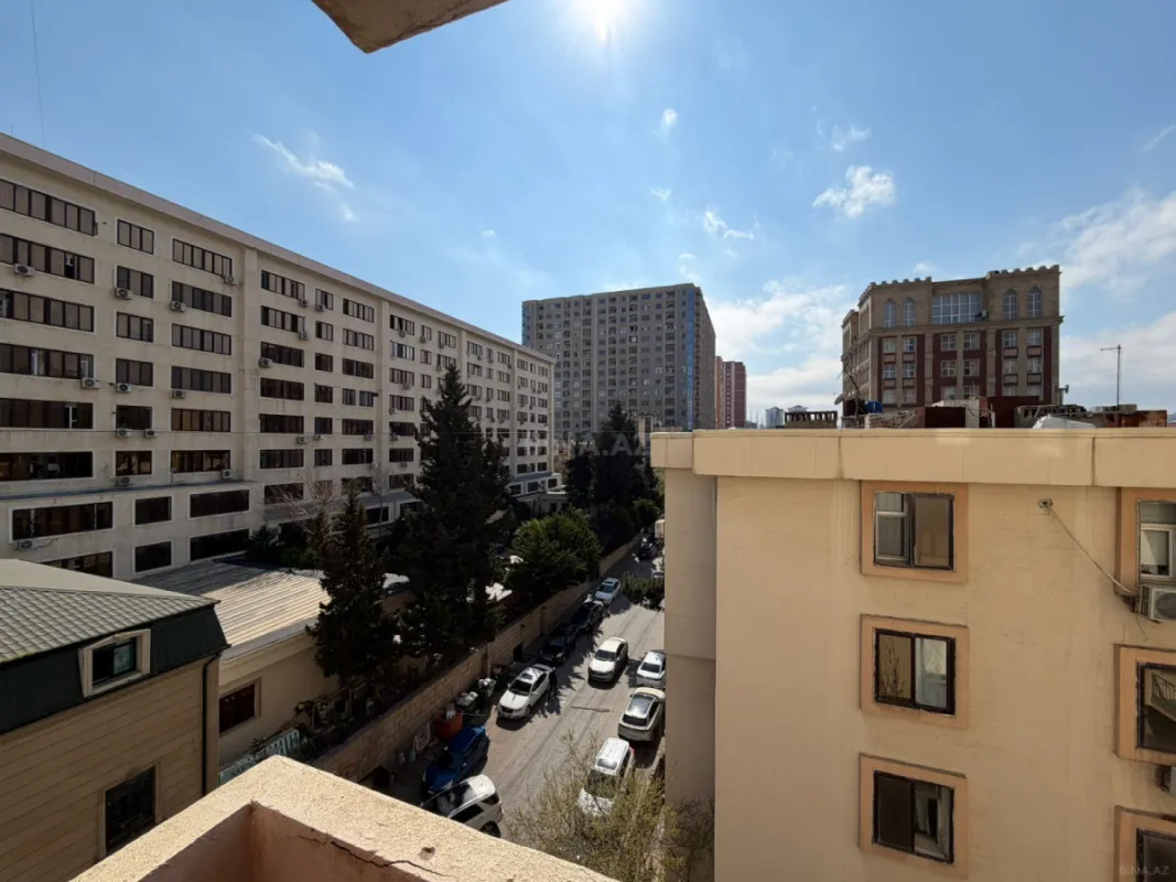 Satılır 4 otaqlı mənzil 135 m²
