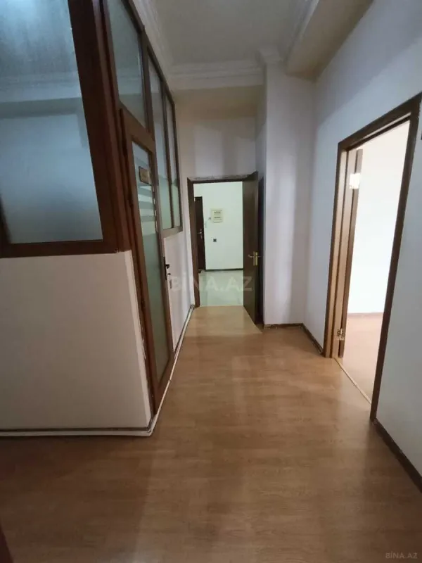Satılır 4 otaqlı mənzil 135 m²